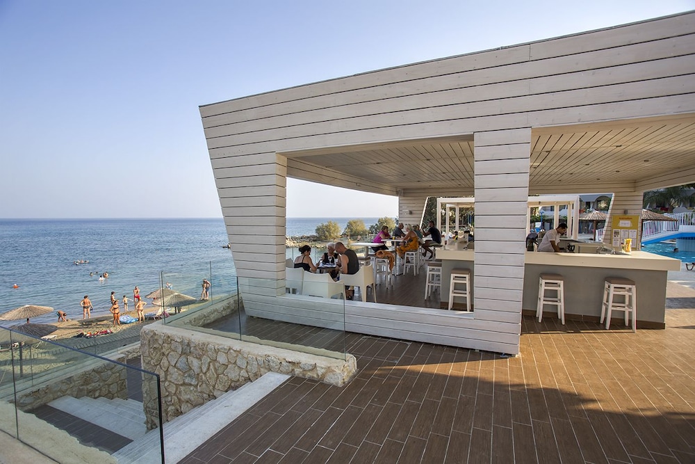 Sunrise Beach Resort 16/36