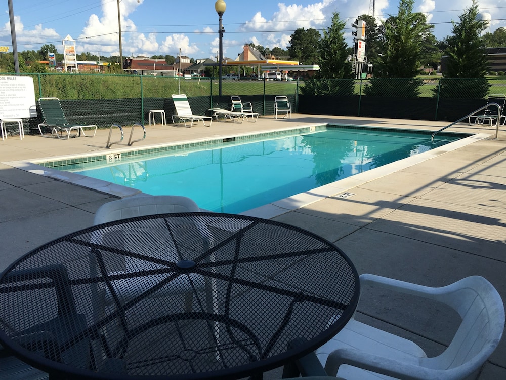 Woodstream Inn 42/57