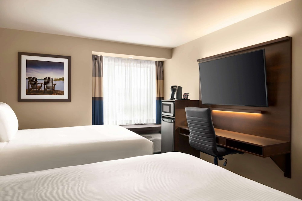 Microtel Inn and Suites by Wyndham Aurora 17/49