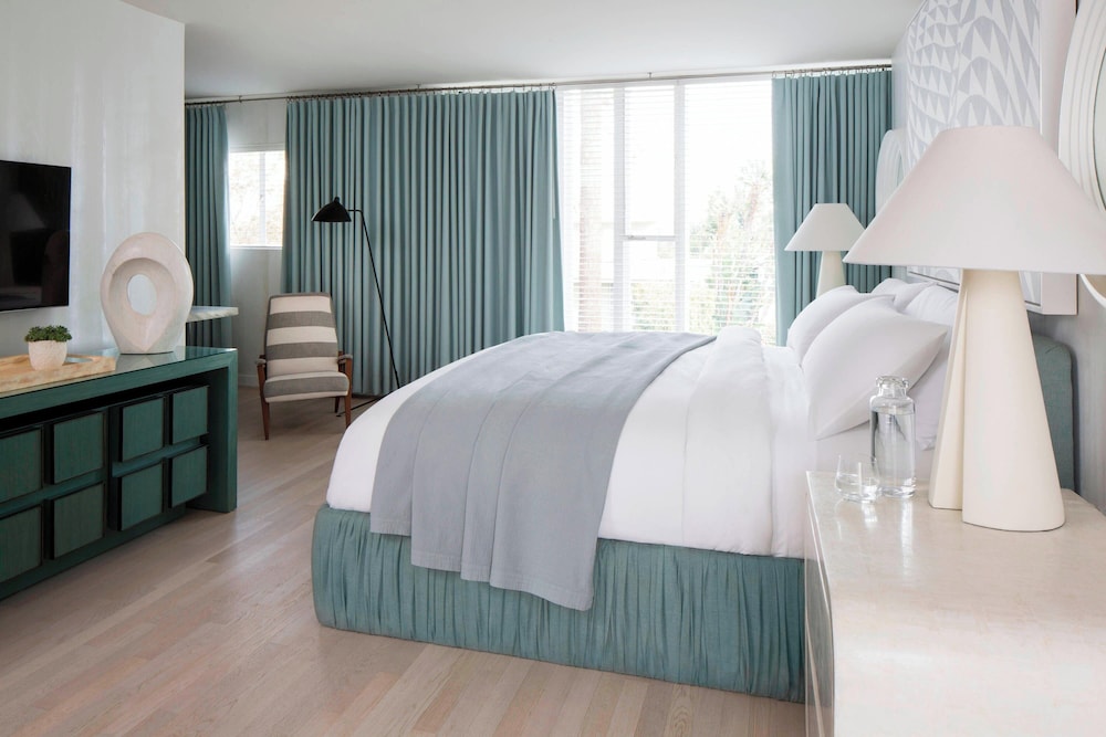 Junior Suite, King Bed, Balcony