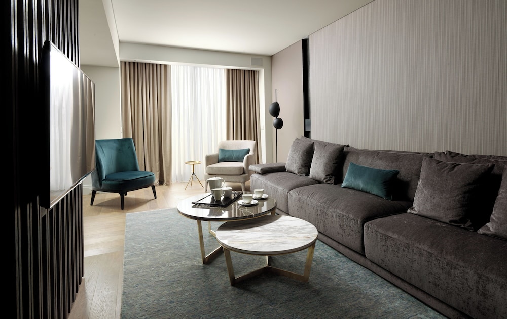 NJV Athens Plaza 52/75