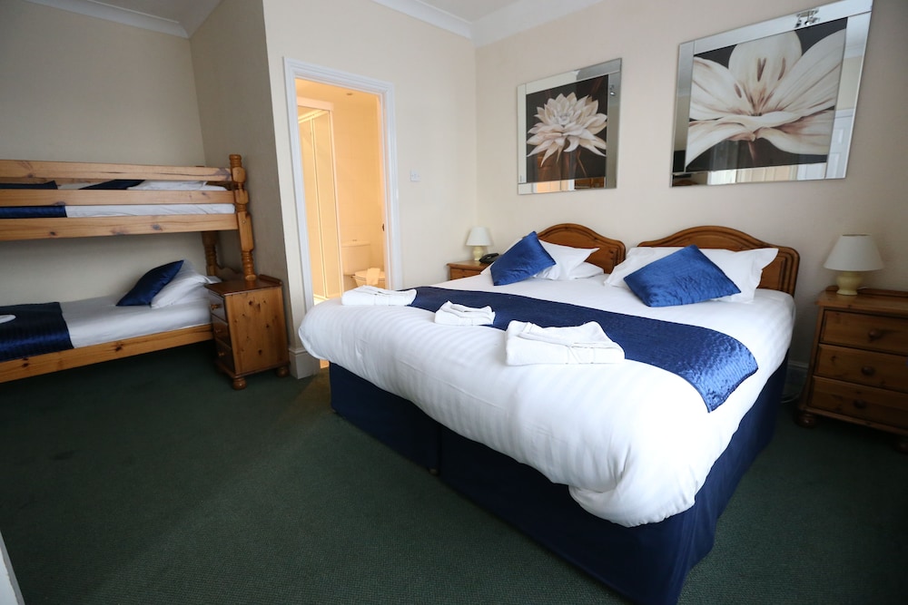 The Corner House Hotel Guest House 21/45