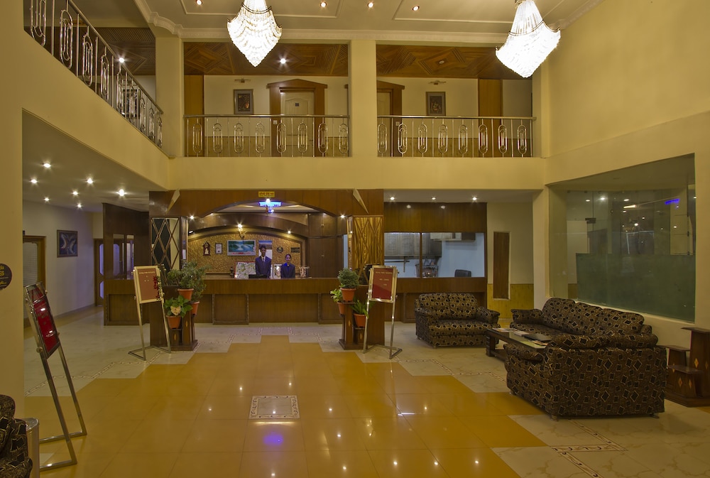 ROYAL PARK RESORT. 9/47