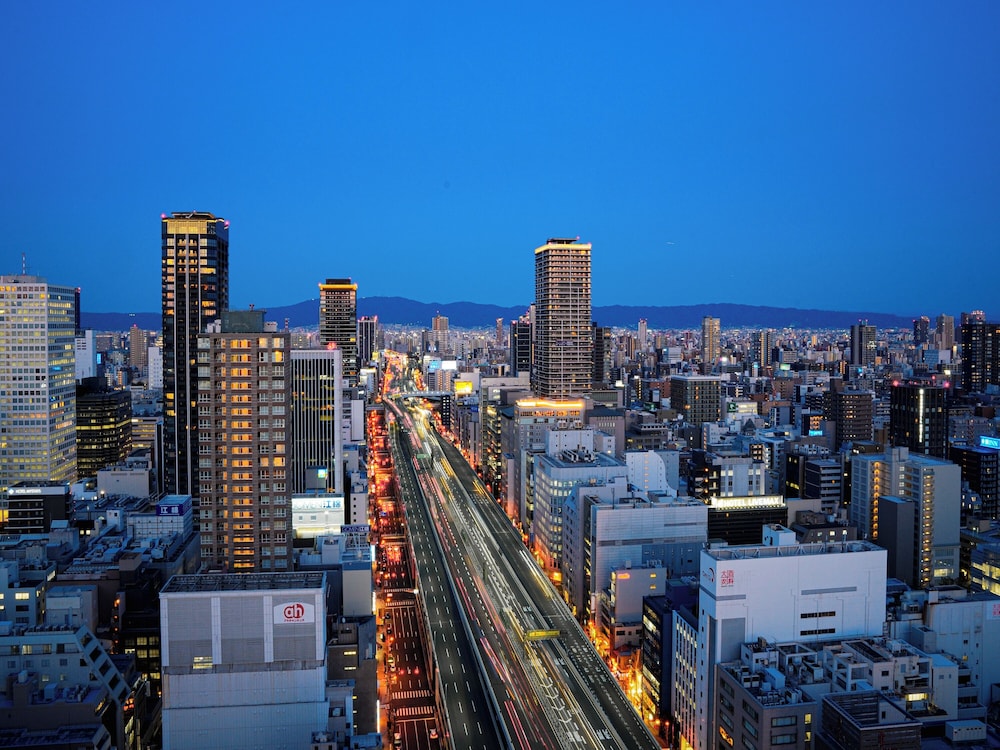 APA Hotel & Resort Midosuji Hommachi Eki Tower 66/69