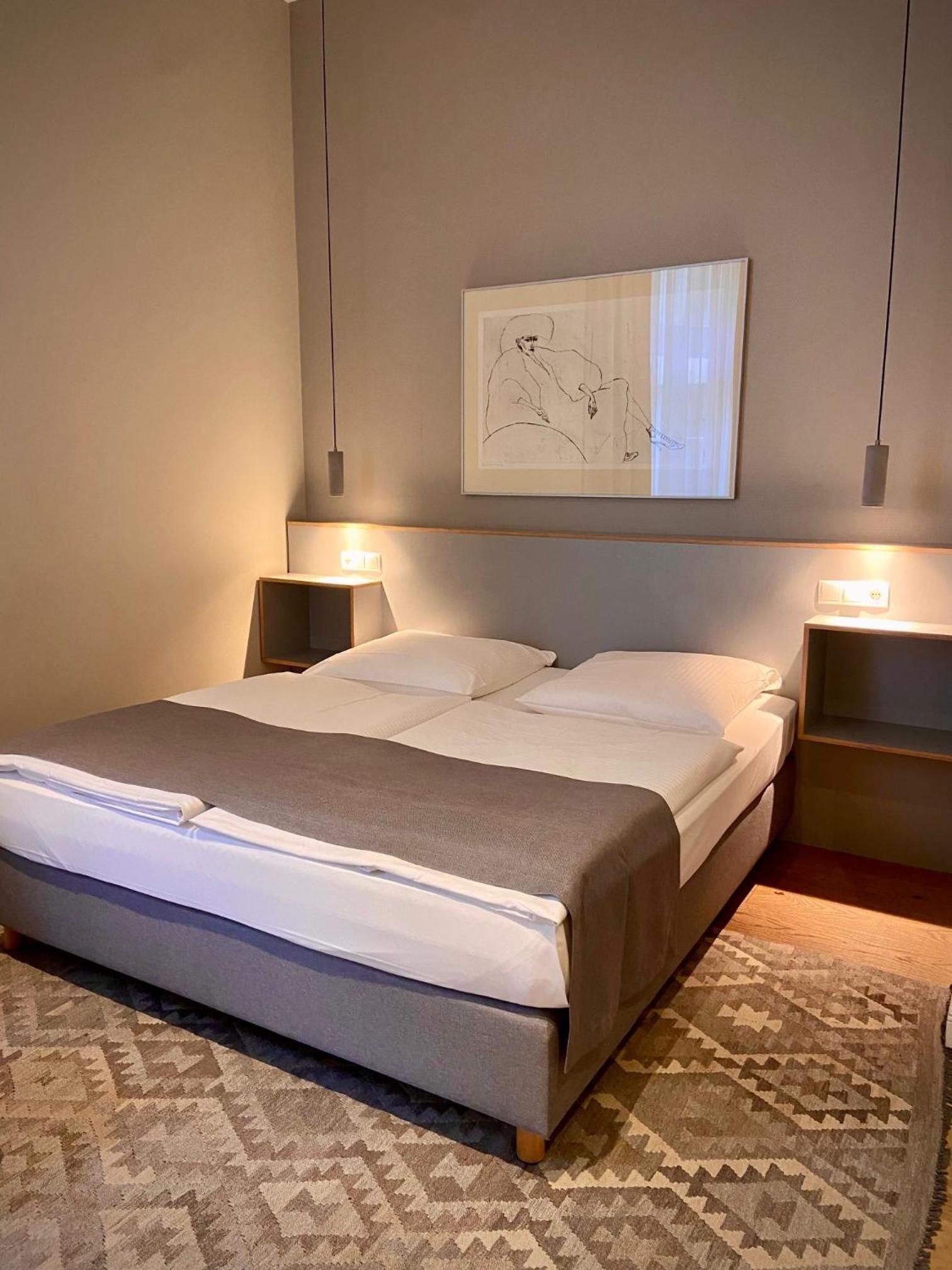 Hotel 38 17/49