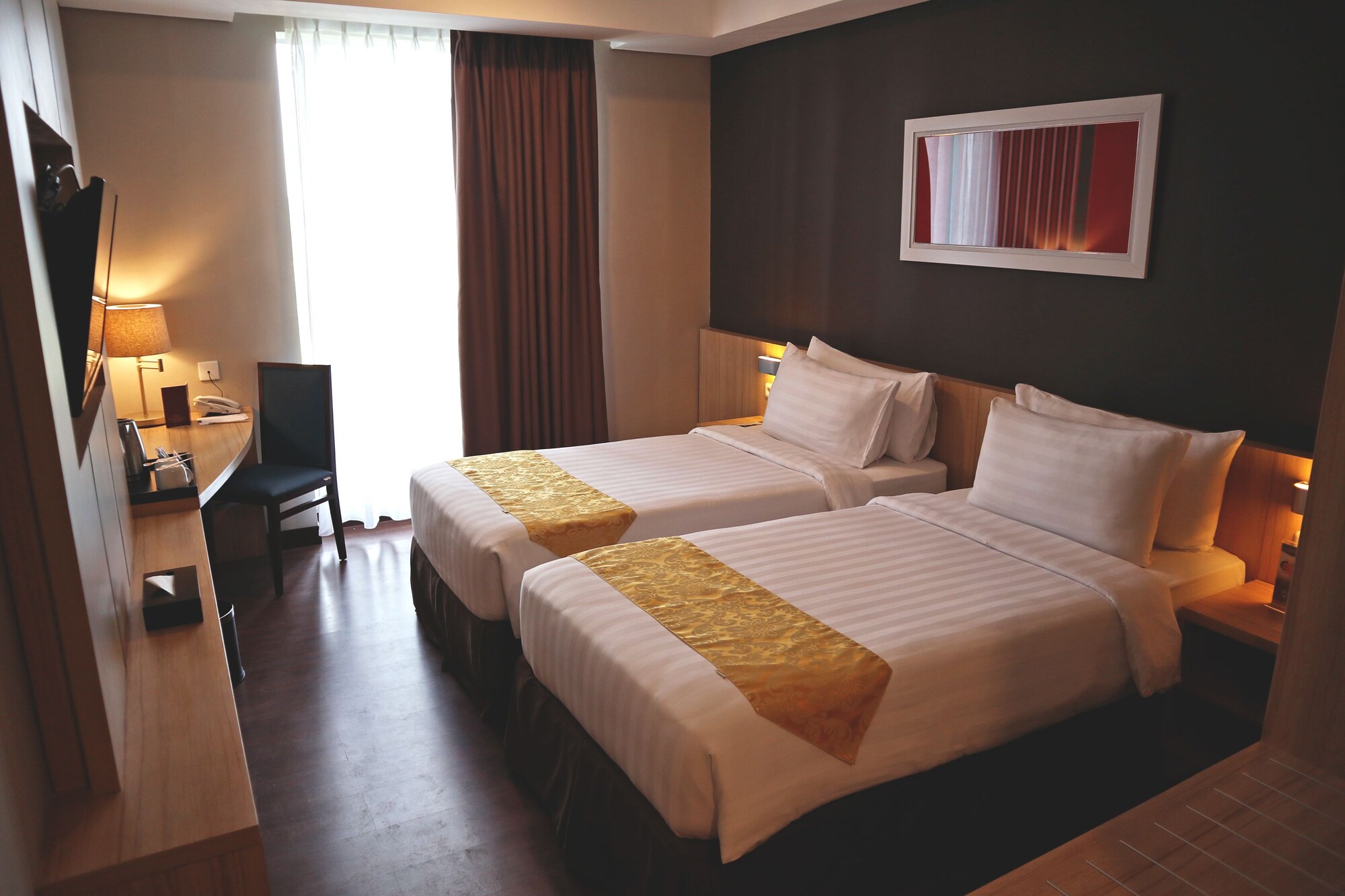 DELUXE, TWIN BEDS
