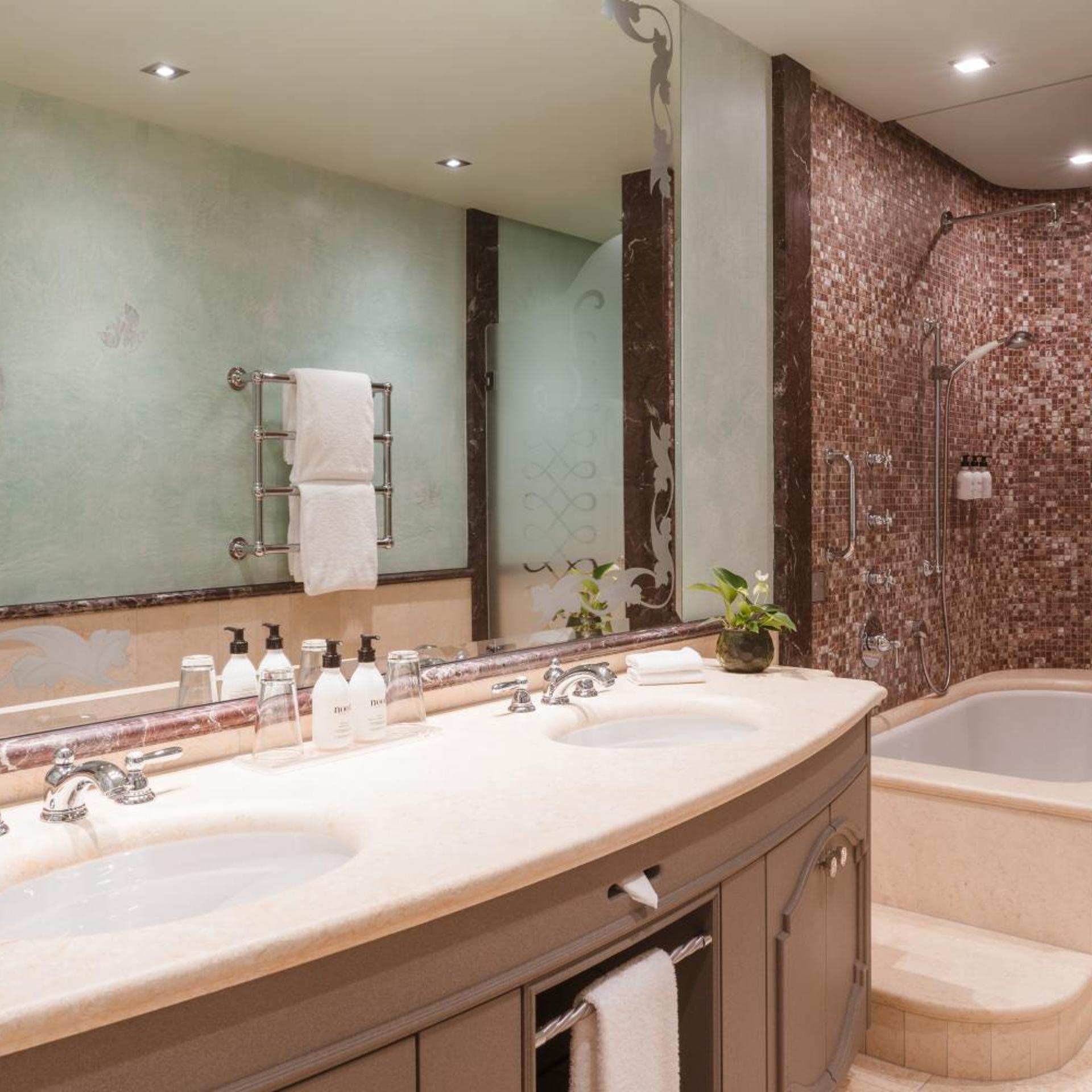 جناح جونيور سوبيريور بإطلالة على البحر، Carlton Hotel St Moritz 6/7