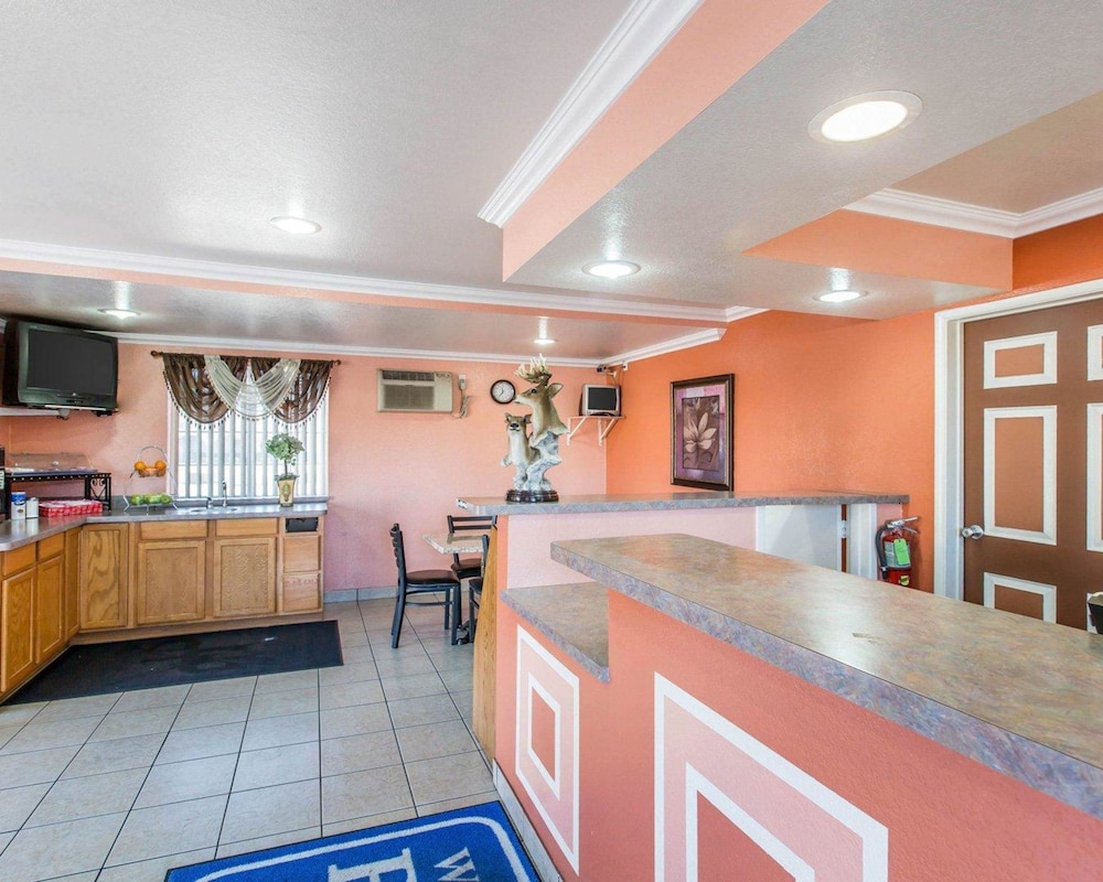 Studio6 Suites San Bernardino, CA 12/36