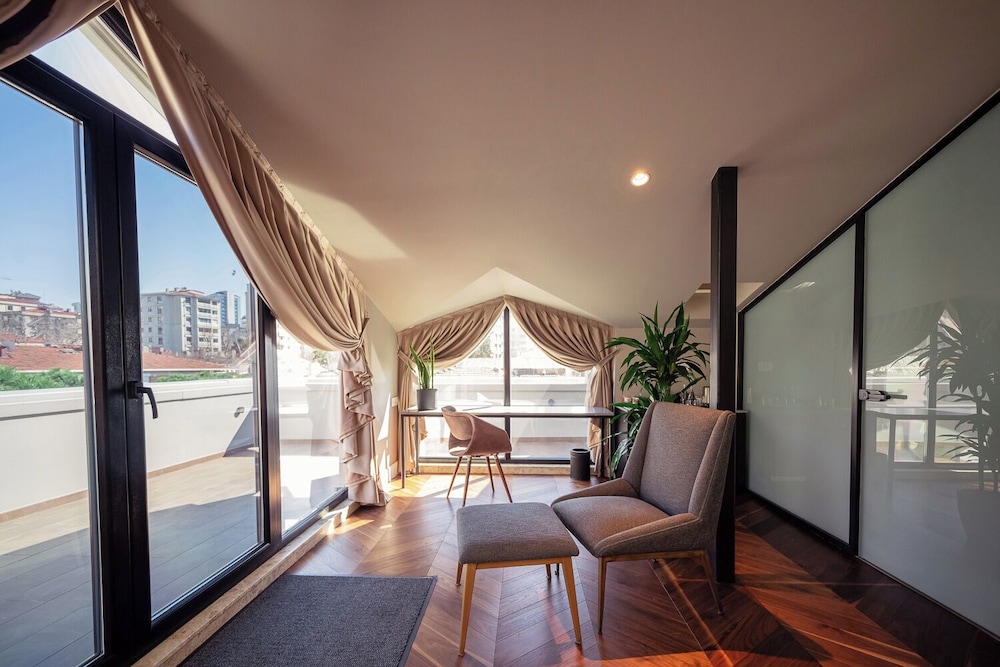 39 Kalamis Marina Hotel 25/50