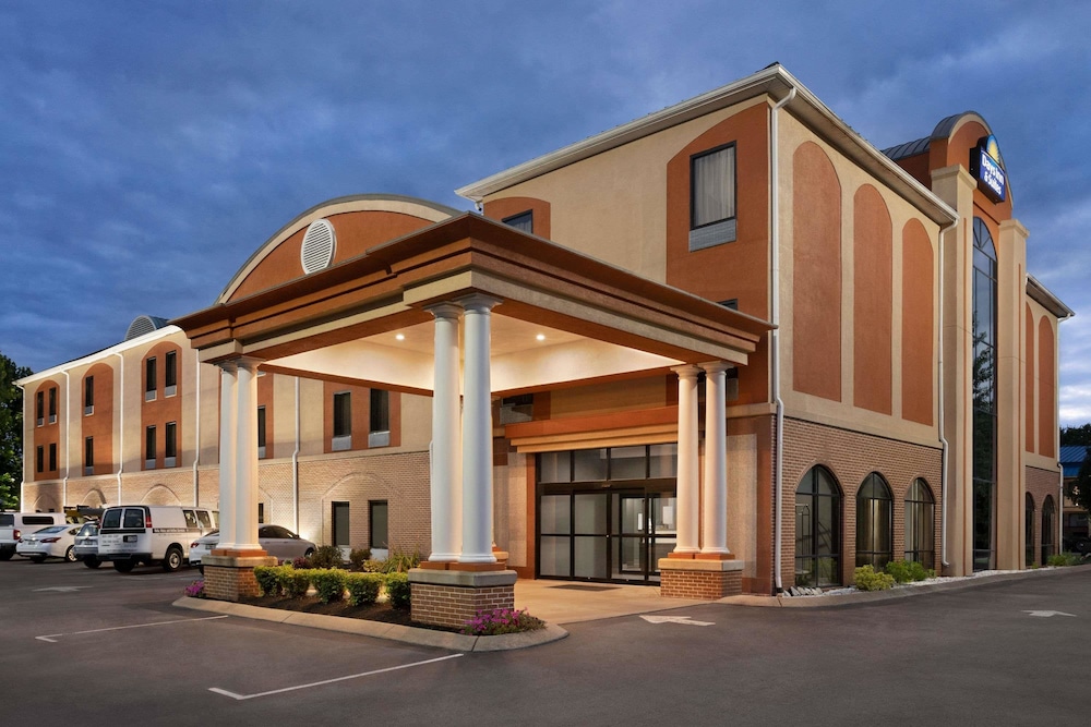 Days Inn & Suites by Wyndham Murfreesboro 1/19