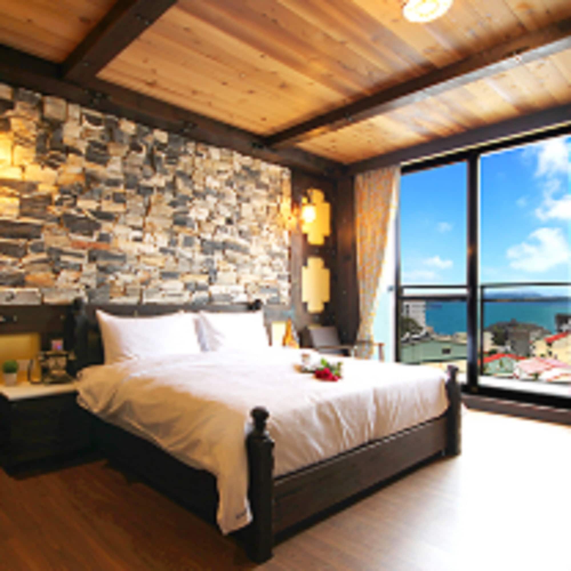 ROOM, KING BED, LAKE VIEW