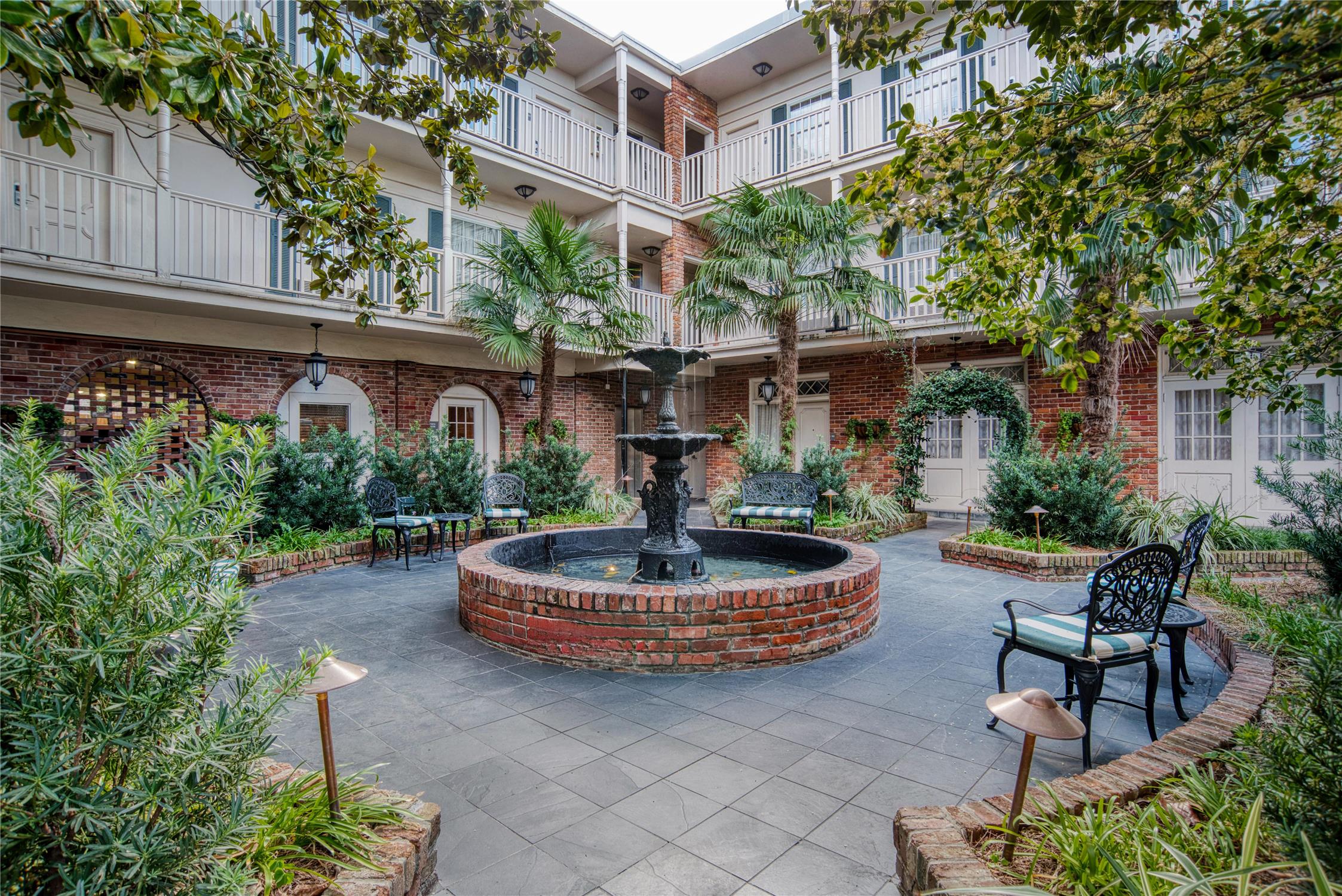 Best Western Plus French Quarter Courtyard Hotel 50/54