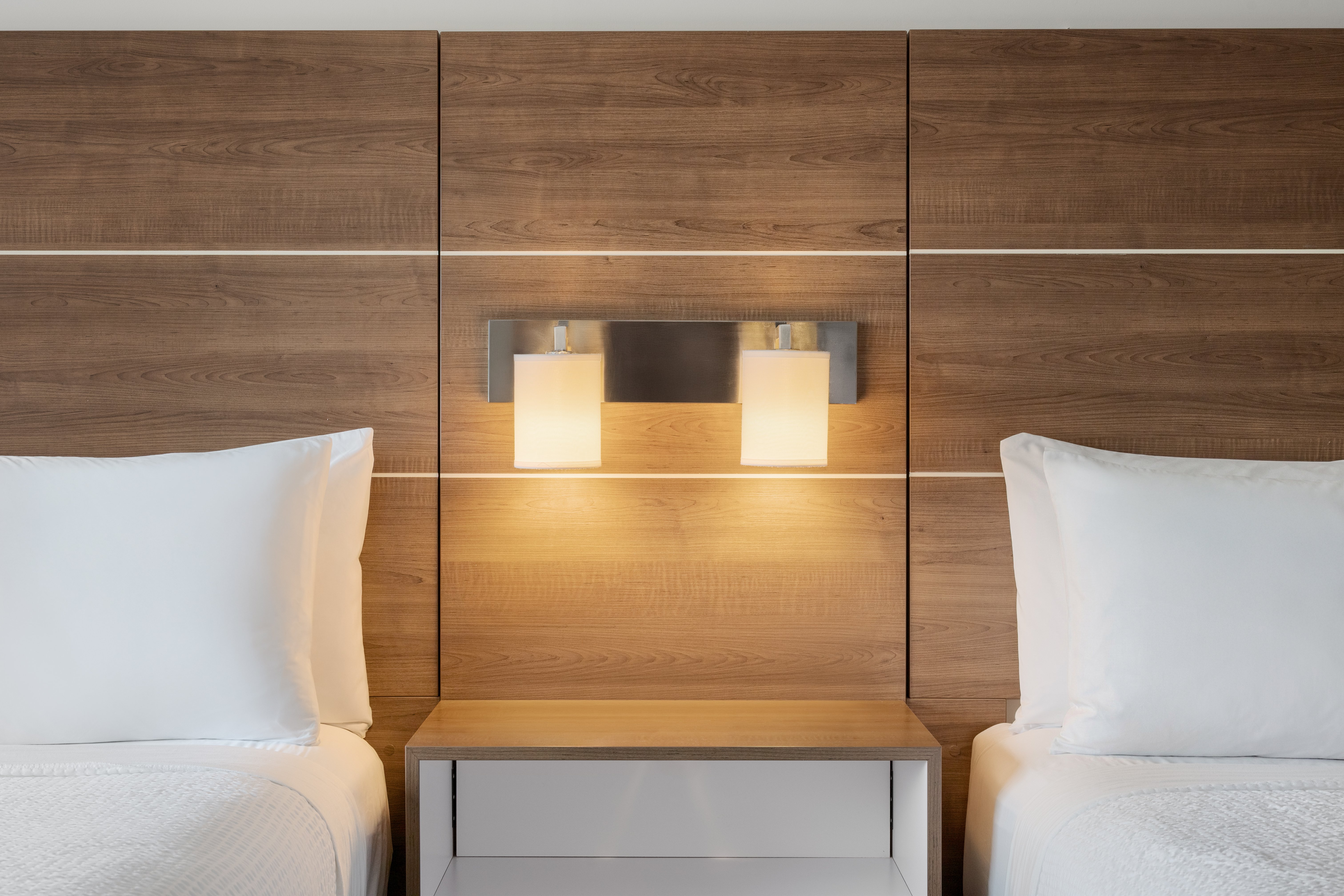 Holiday Inn Express And Suites Victoria Colwood 34/67