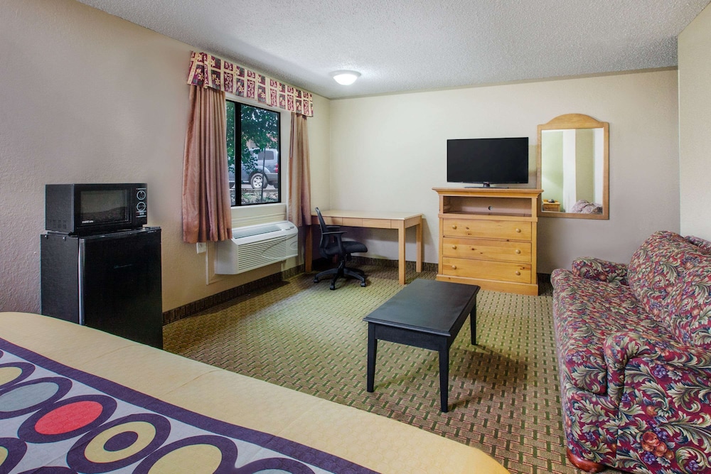 Super 8 by Wyndham Sherman 12/17