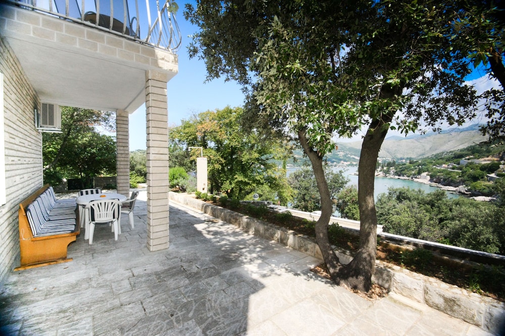 VILLA MARIJETA 41/44