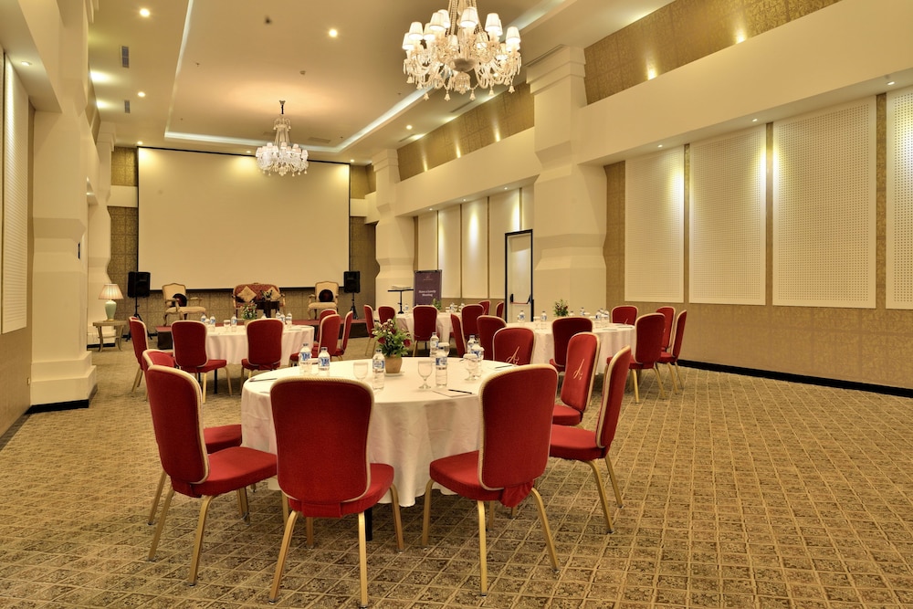 Amaroossa Royal Bogor 26/27