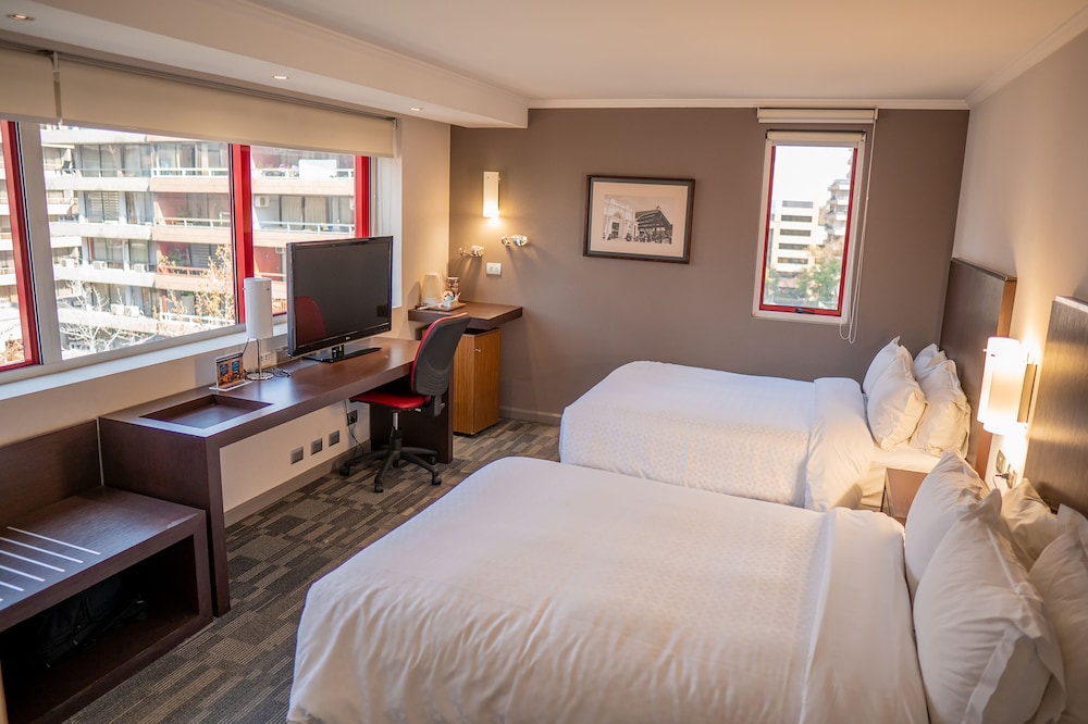 DELUXE, 2 DOUBLE BEDS