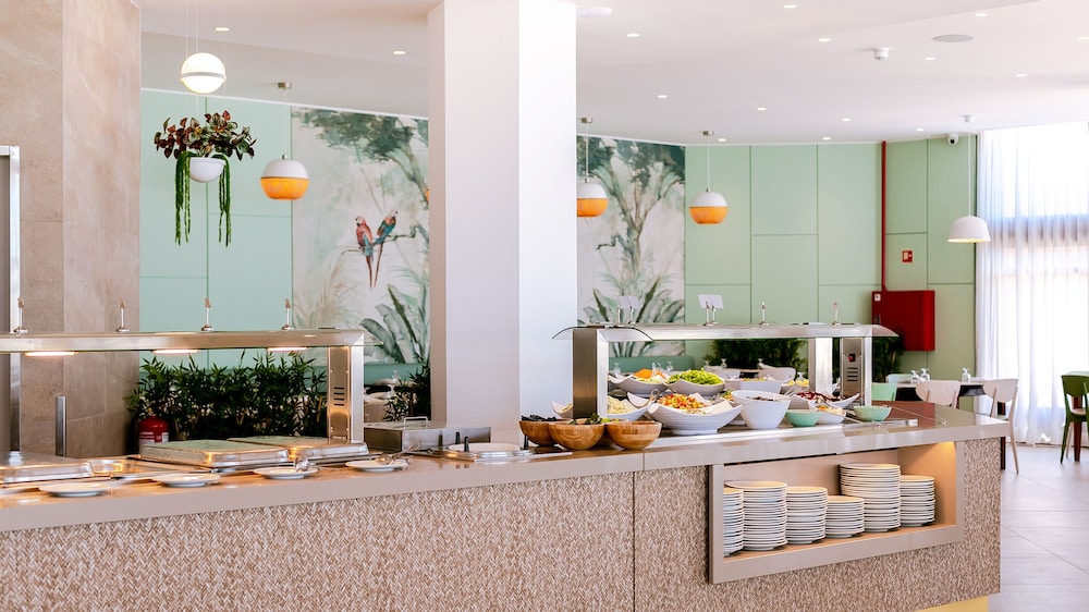 Auramar Beach Resort 58/67