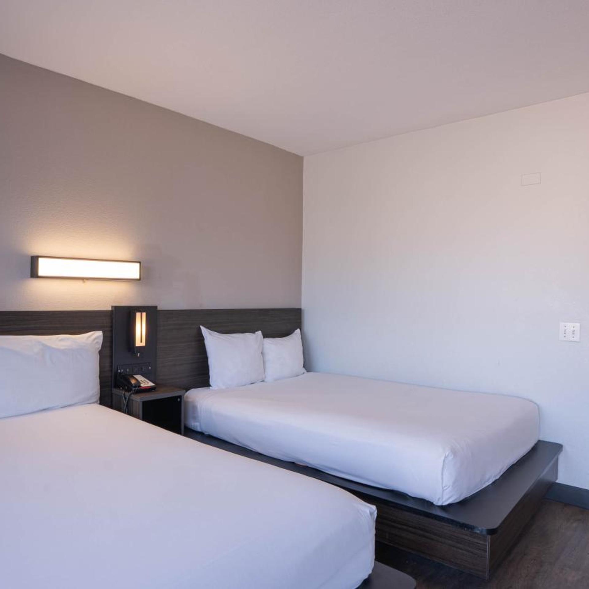 Room, Quadruple