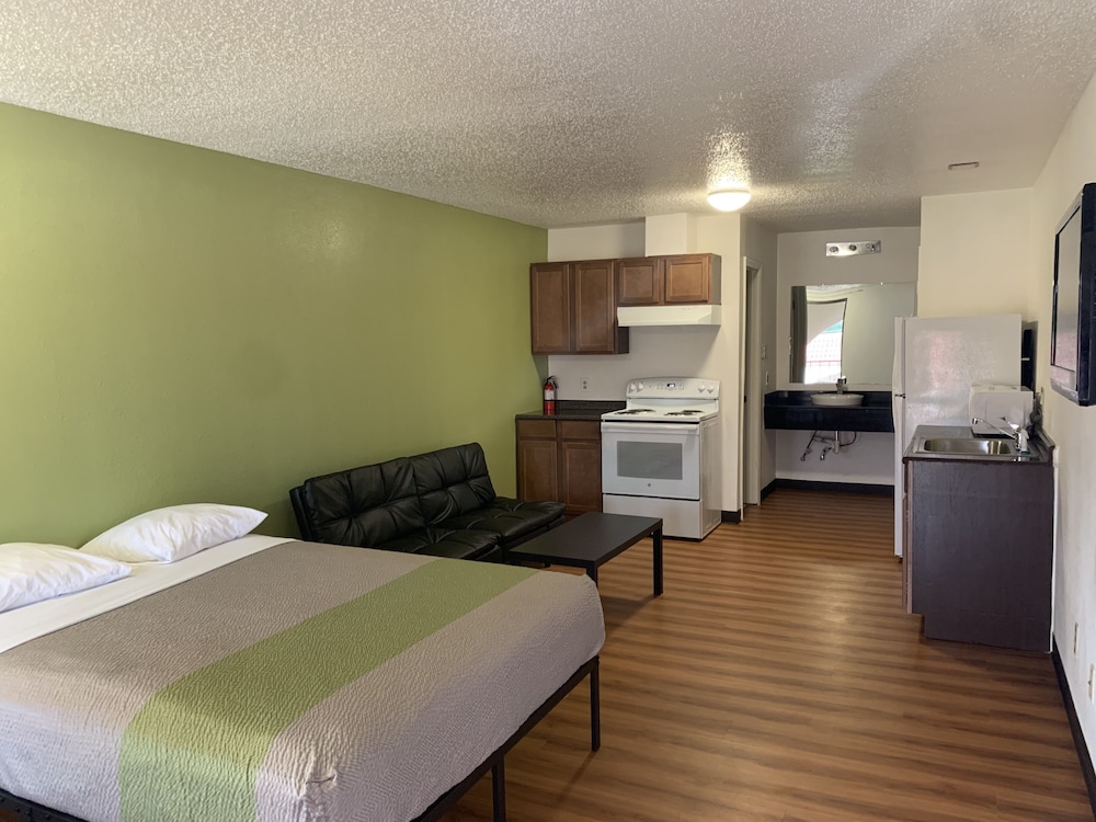 Motel6 Longview Tx North 23/47