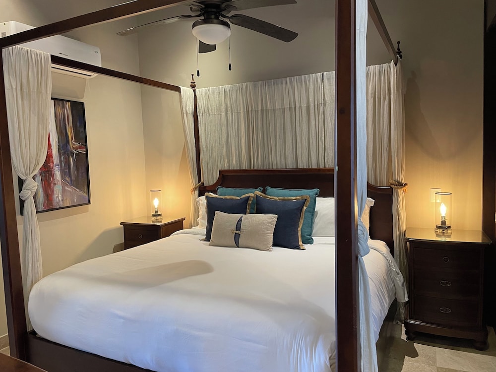 2 BEDROOMS, PENTHOUSE, PARTIAL OCEAN VIEW, 2 BATHROOMS