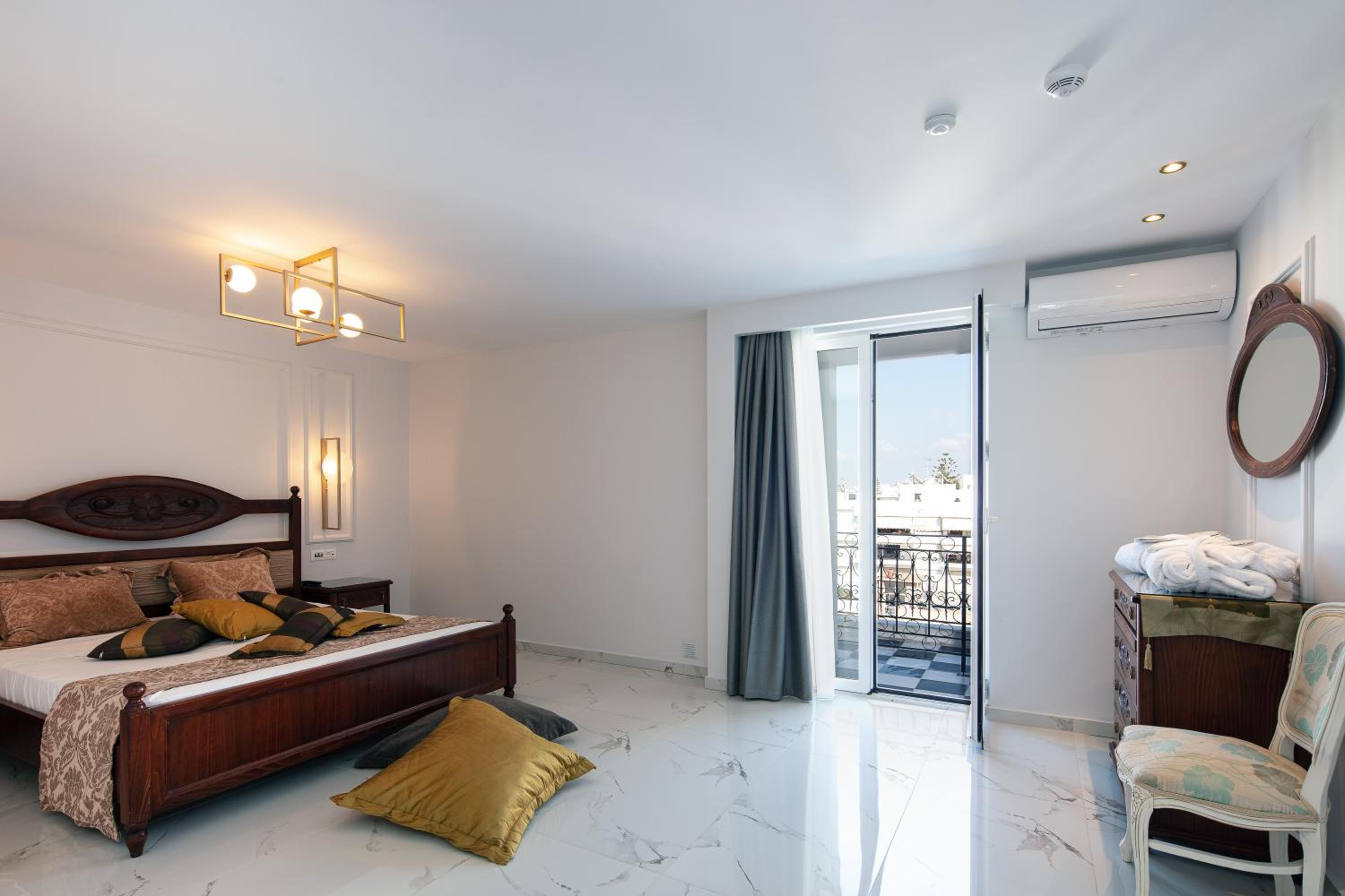 Executive, Suite