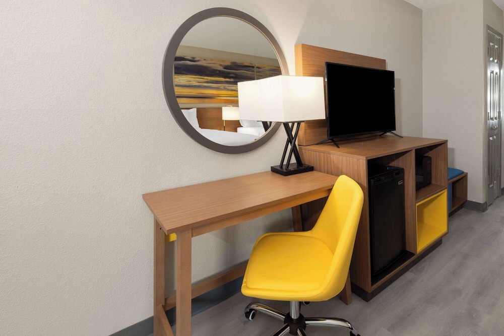 Days Inn & Suites By Wyndham Vicksburg 25/33