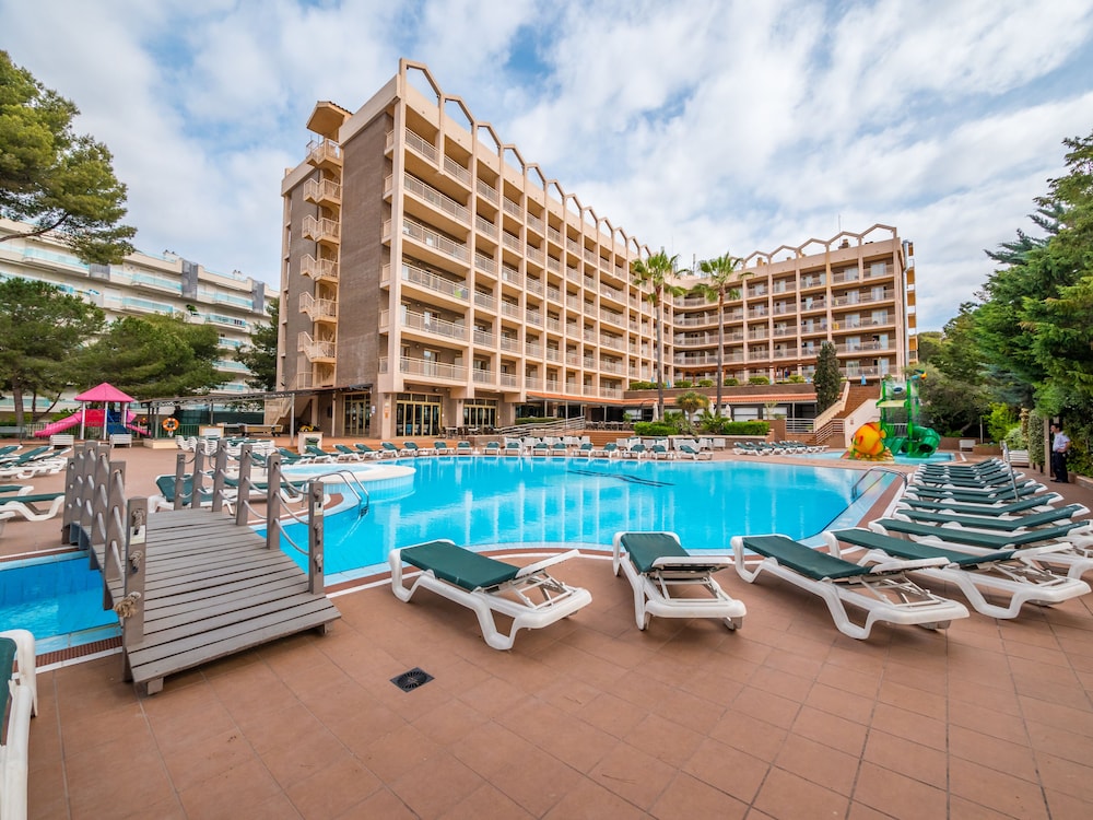 Golden Avenida Suites 23/27