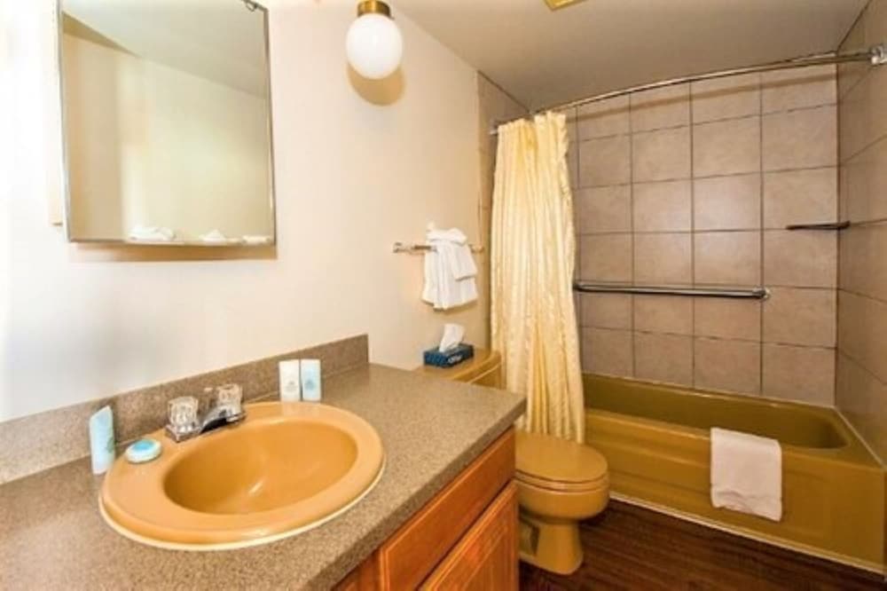 Twin Rivers Condominiums by Alderwood Colorado Management 34/47