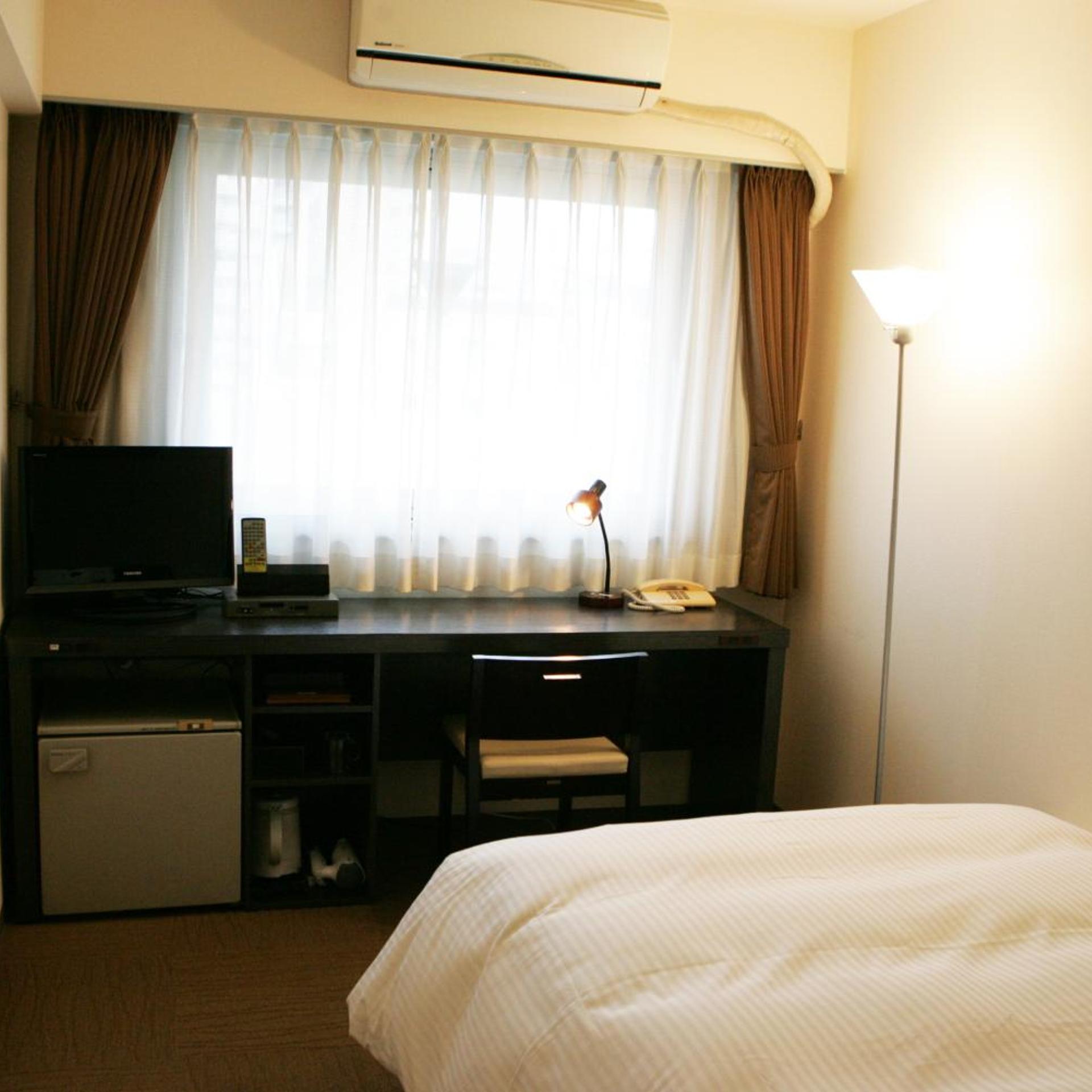 ROOM, SEMI DOUBLE BED