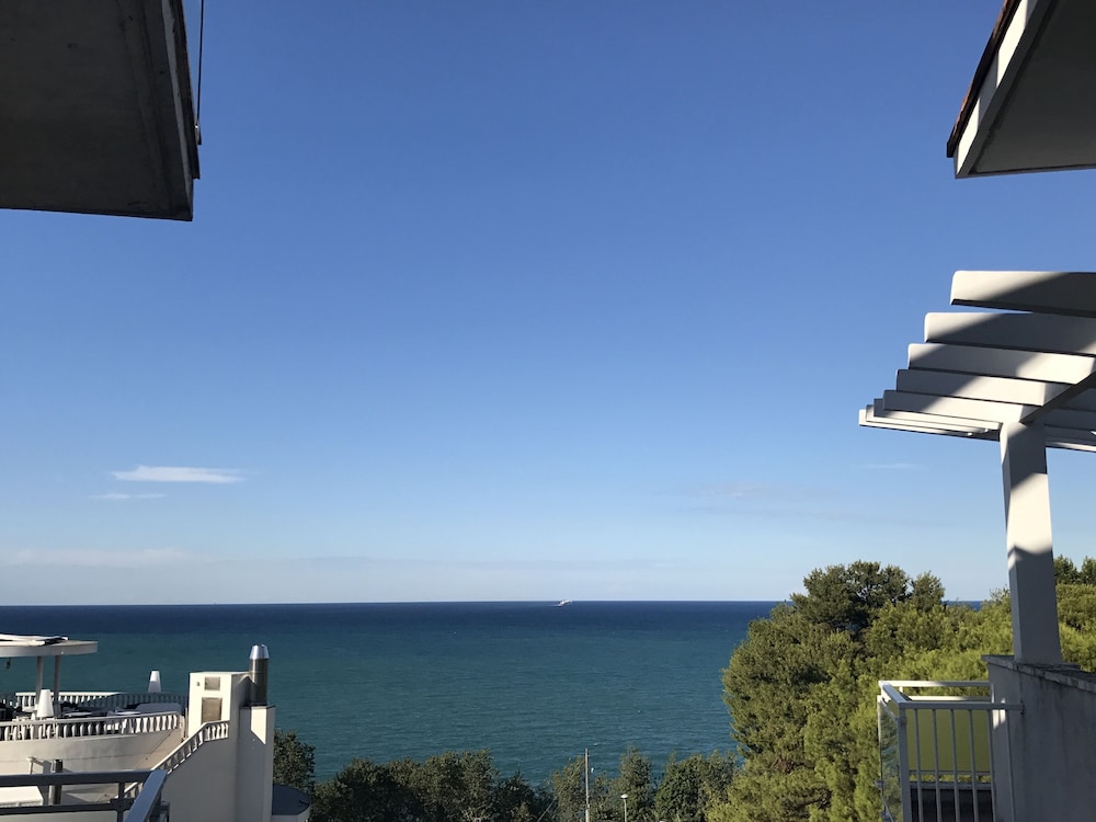 GRAND HOTEL PASSETTO 63/70