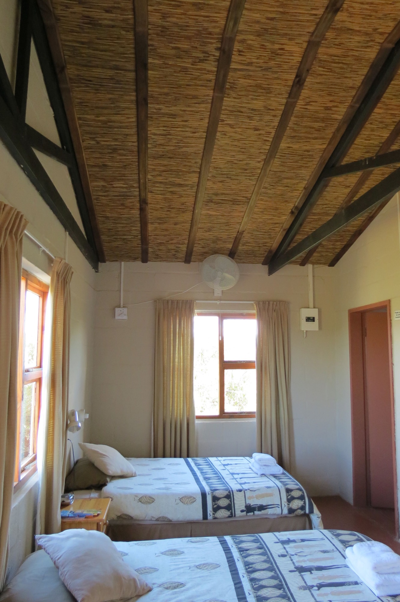 COMFORT, TWIN BEDS
