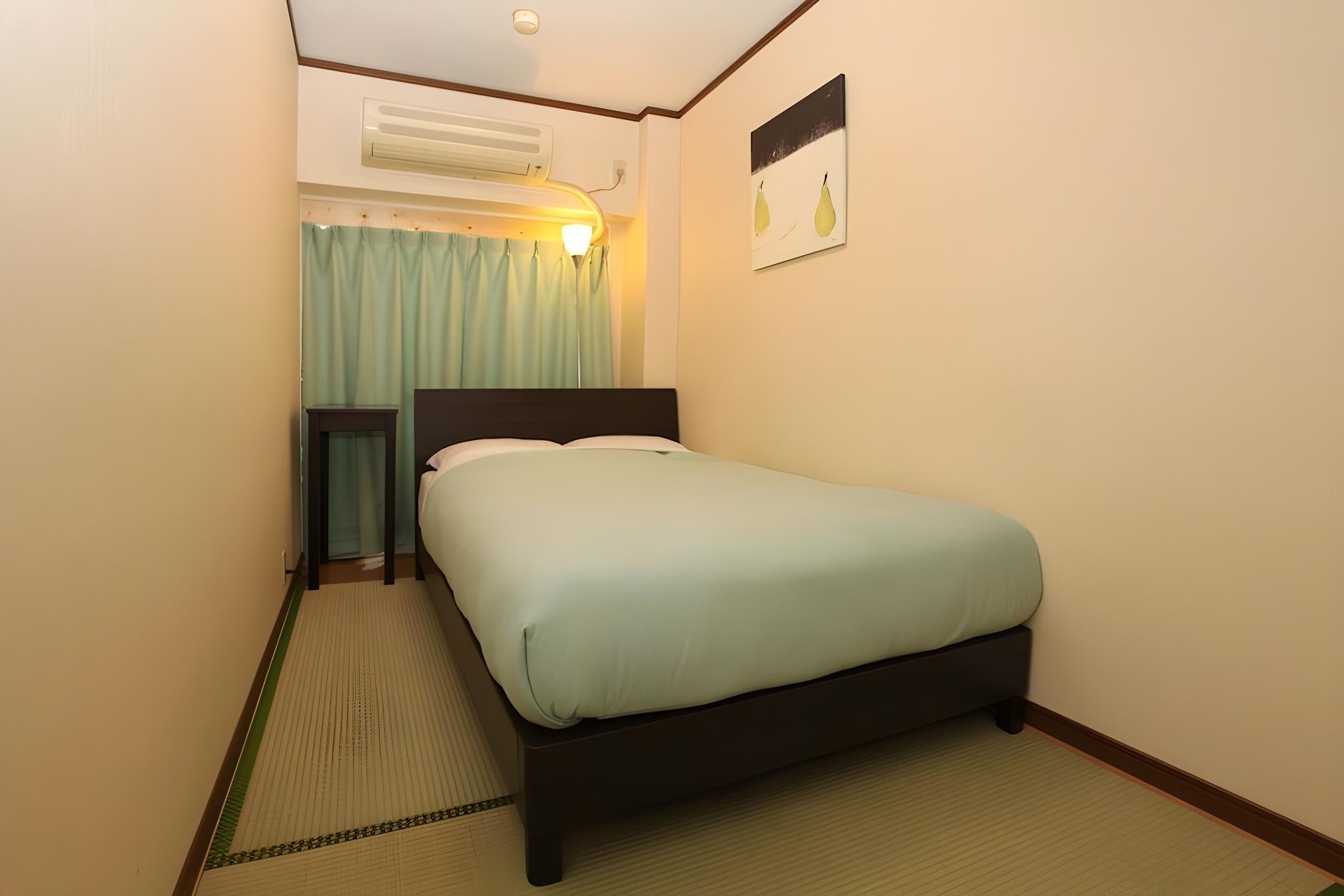 Business, Single Bed, Shared Bathroom