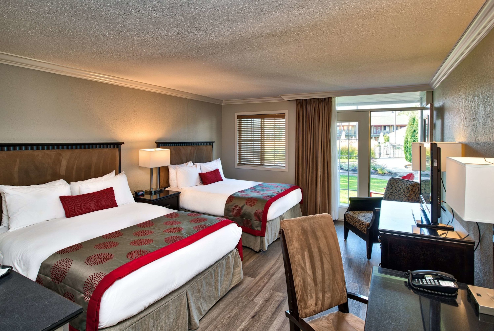 Room, 2 Queen Beds, Front Courtyard View, Ground Floor