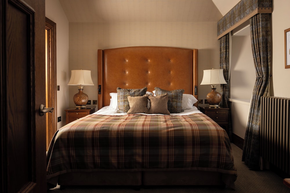 The Station Hotel 6/50