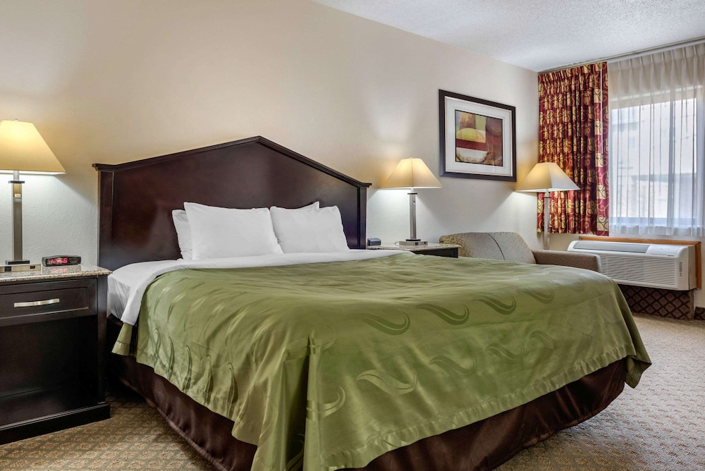 1734 West Hotel 13/32