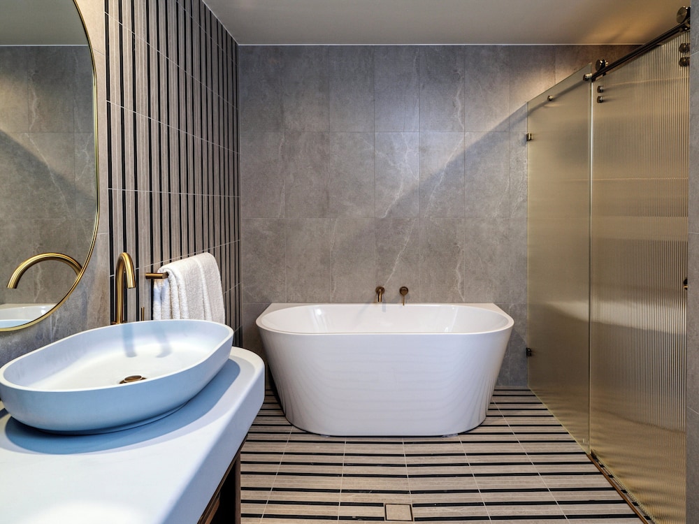 voco Gosford by IHG، Central Coast 50/50