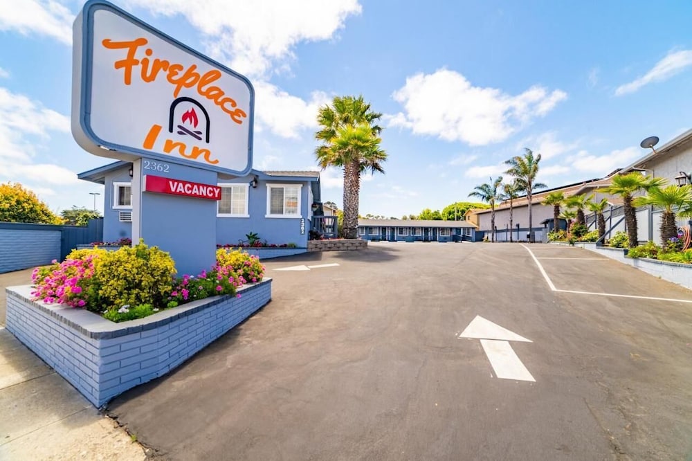 Monterey Fireplace Inn 19/30