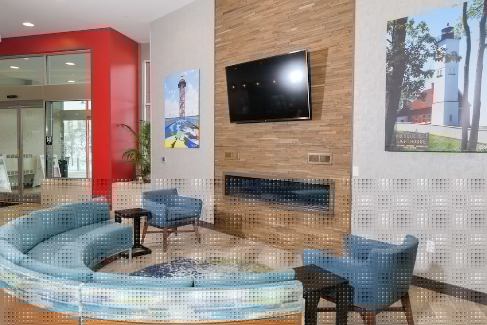 Hampton Inn & Suites Erie Bayfront 47/54