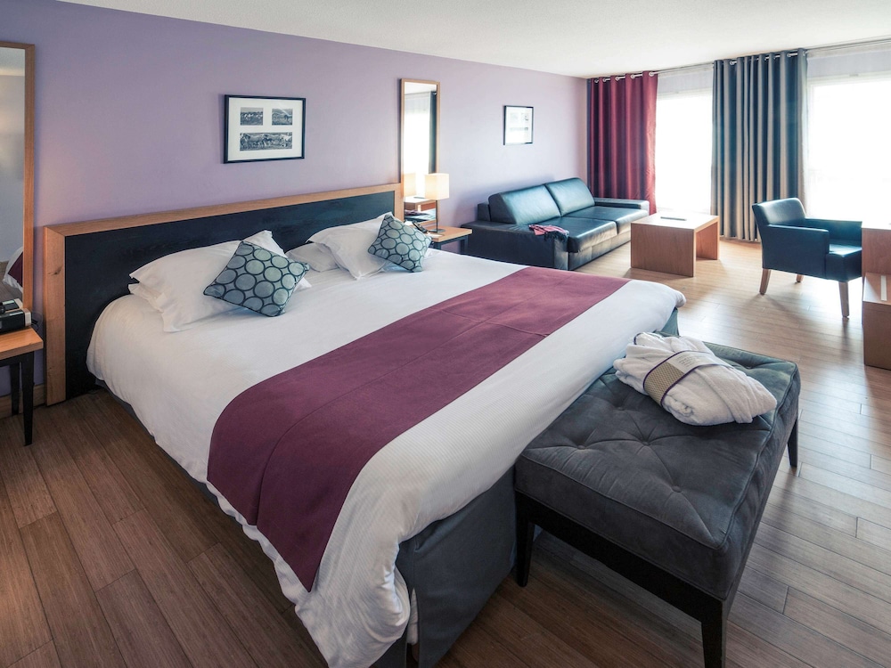 PRIVILEGE, DOUBLE BED, SOFA