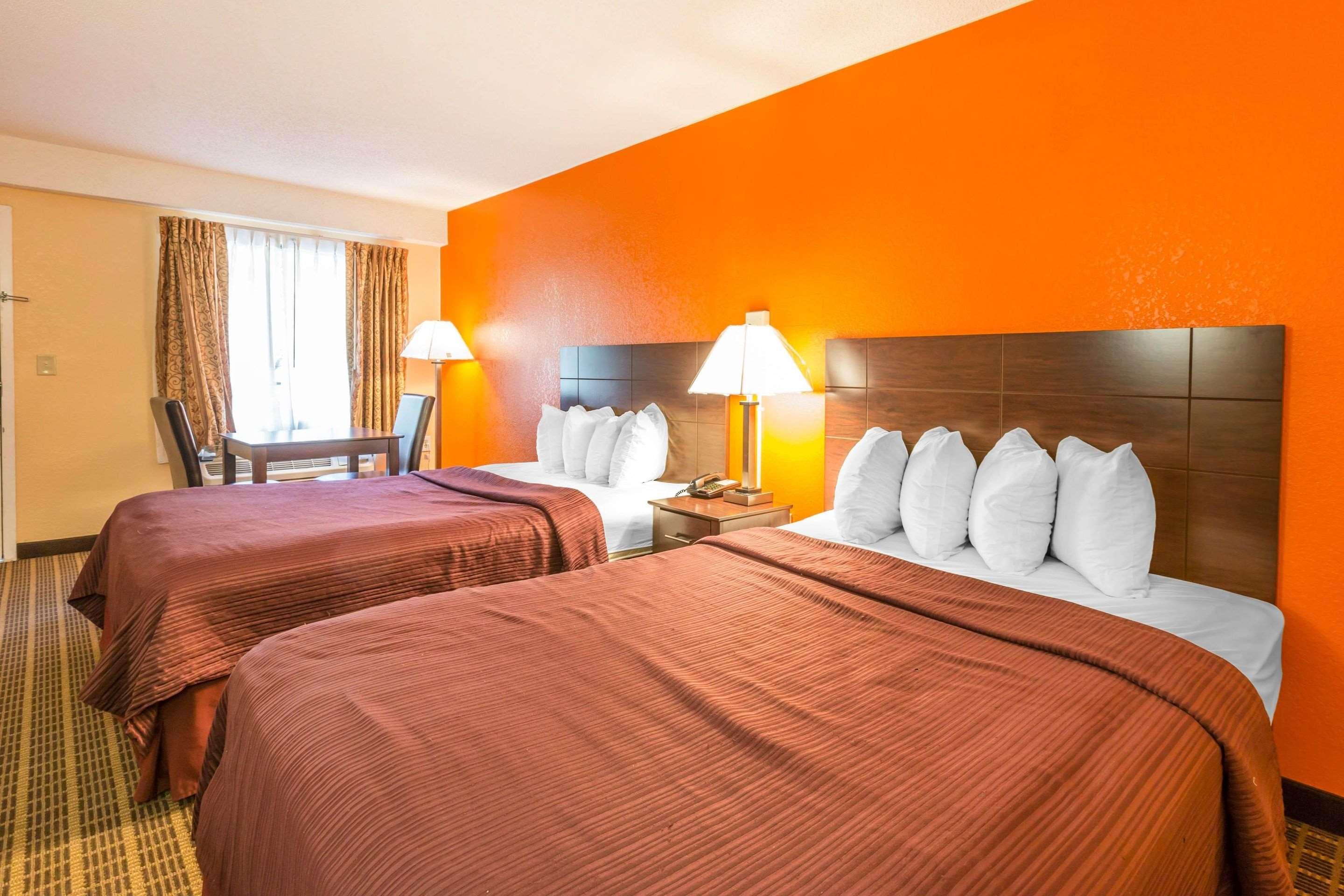 Upgrade, Suite, King Bed، Quality Inn Greer - Greenville 3/6