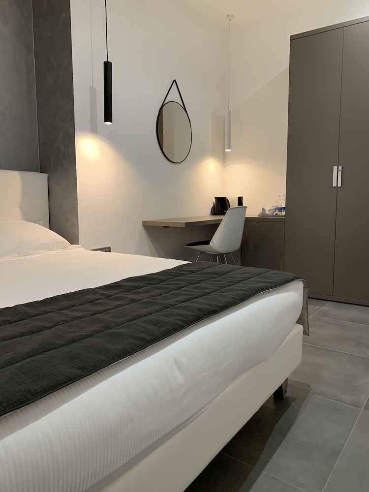 BASIC, QUEEN BED