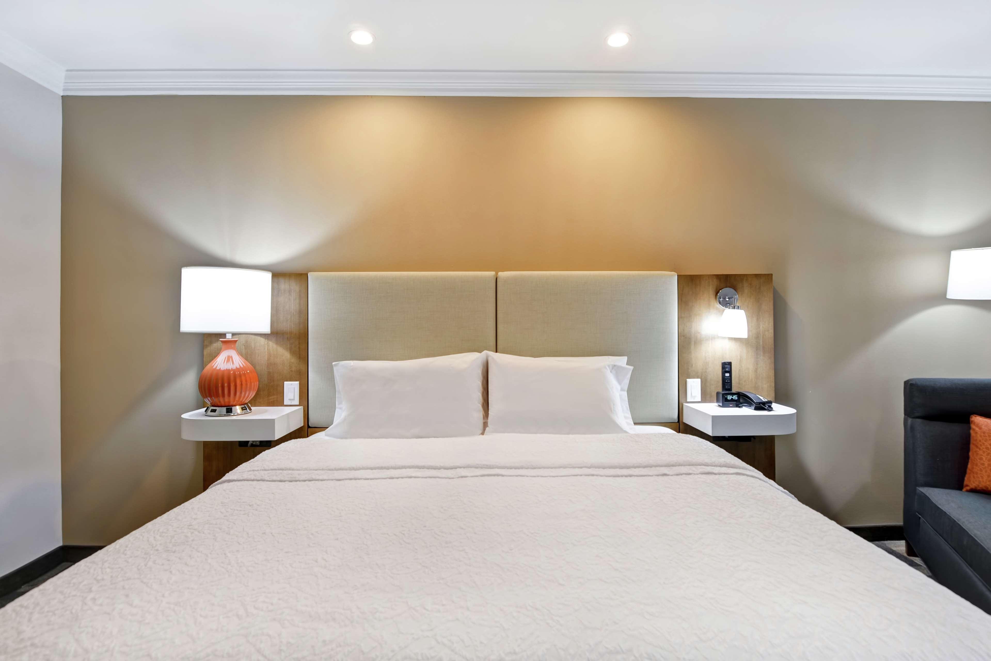 ROOM, KING BED, ACCESSIBLE