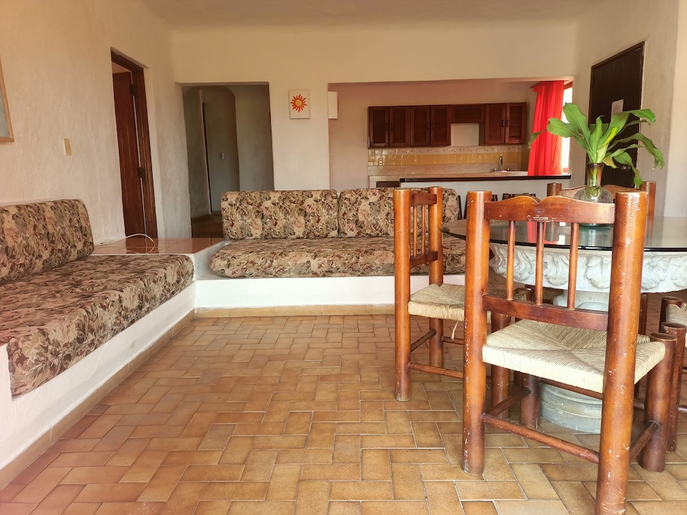 Hotel Plaza Tucanes 39/50