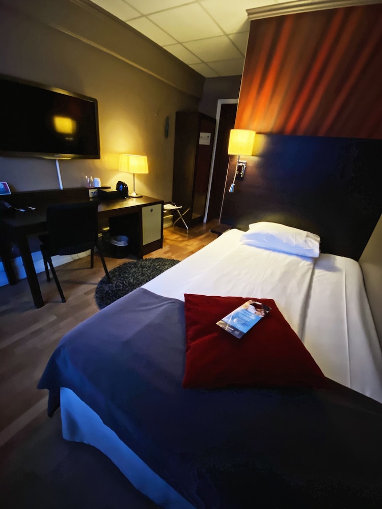 Quality Hotel Grand Royal 6/39