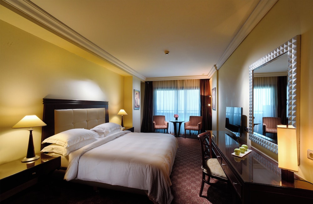 Studio, King Bed, Sea View, Raouche Arjaan By Rotana Beirut 2/3
