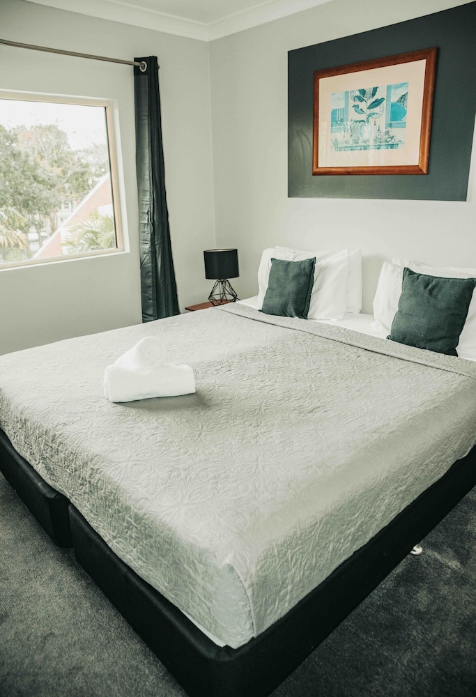 3 BEDROOMS, APARTMENT