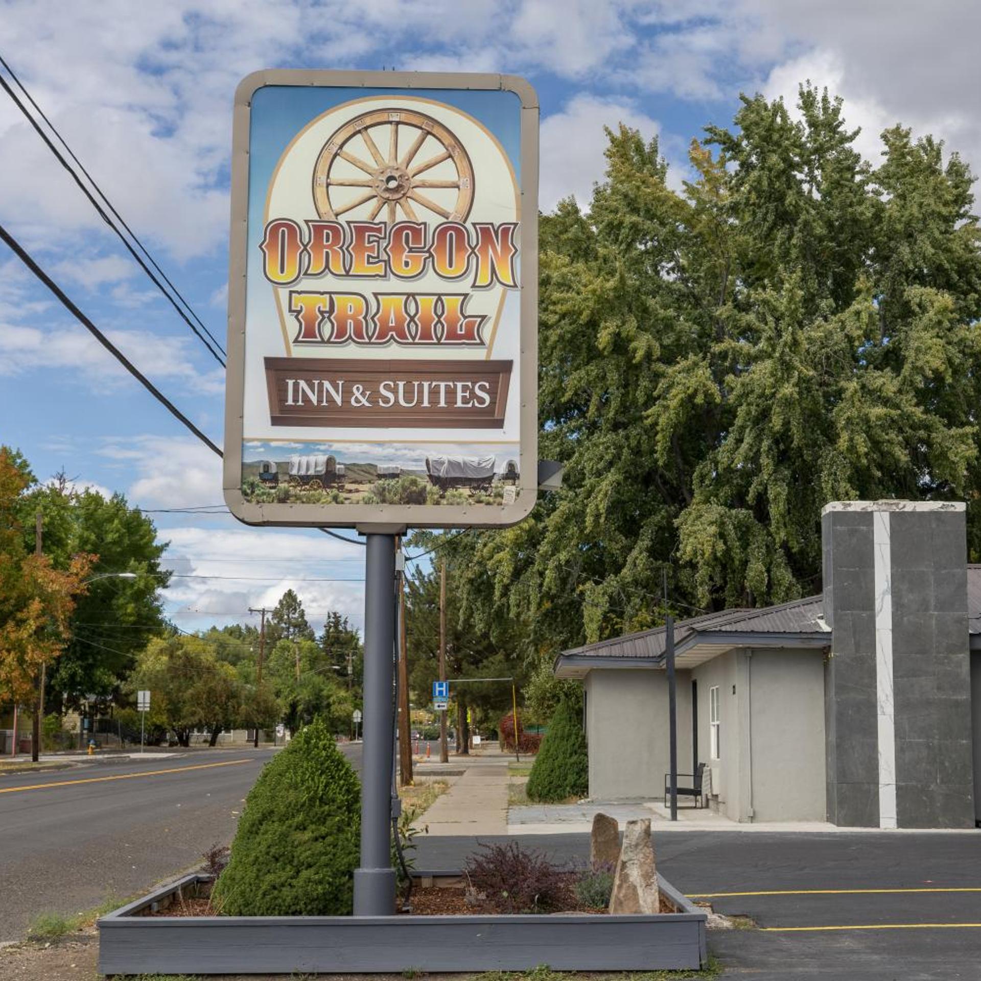 Oregon Trail Inn and Suites 12/50