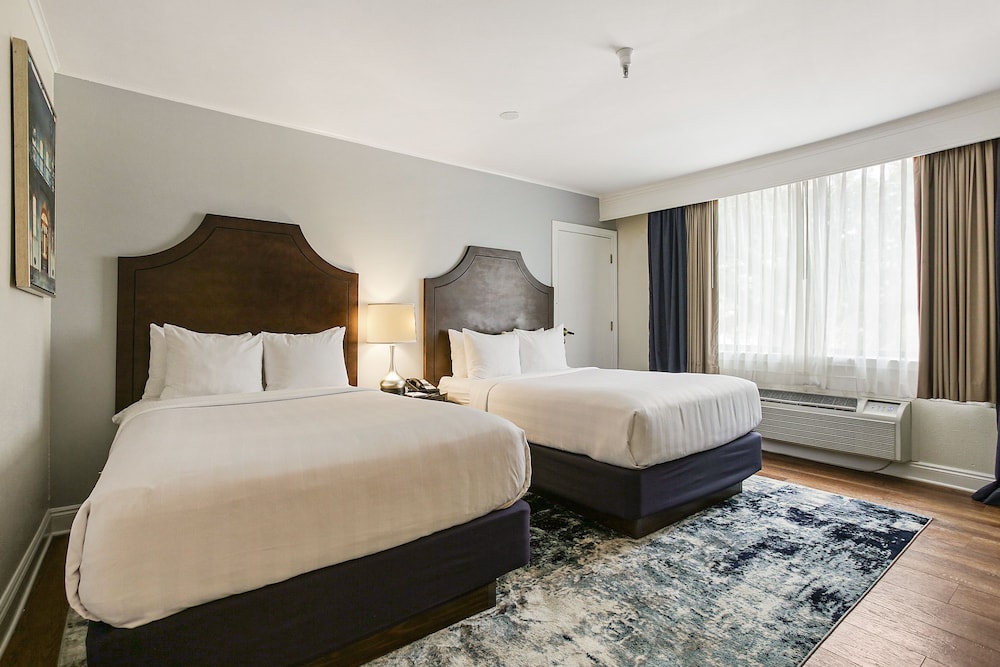 STANDARD, 2 DOUBLE BEDS