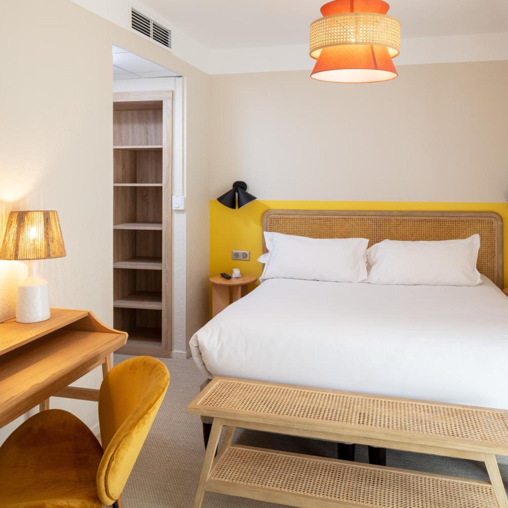 ROOM, DOUBLE BED, BALCONY